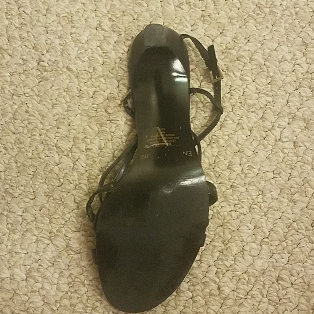 Heels - Picture 3 of 4